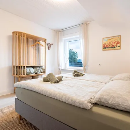Holideis - Art-apartment - 3min To - Big Terrace - 2 Bedrooms *