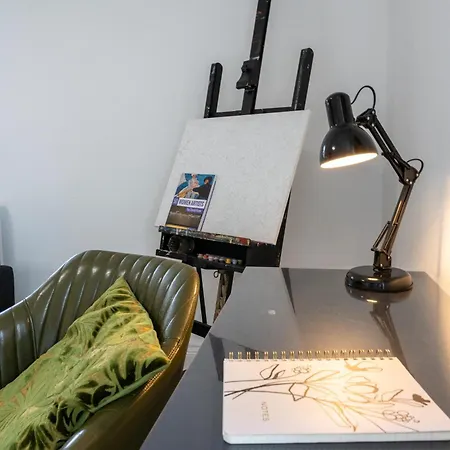 Holideis - Art-apartment - 3min To - Big Terrace - 2 Bedrooms